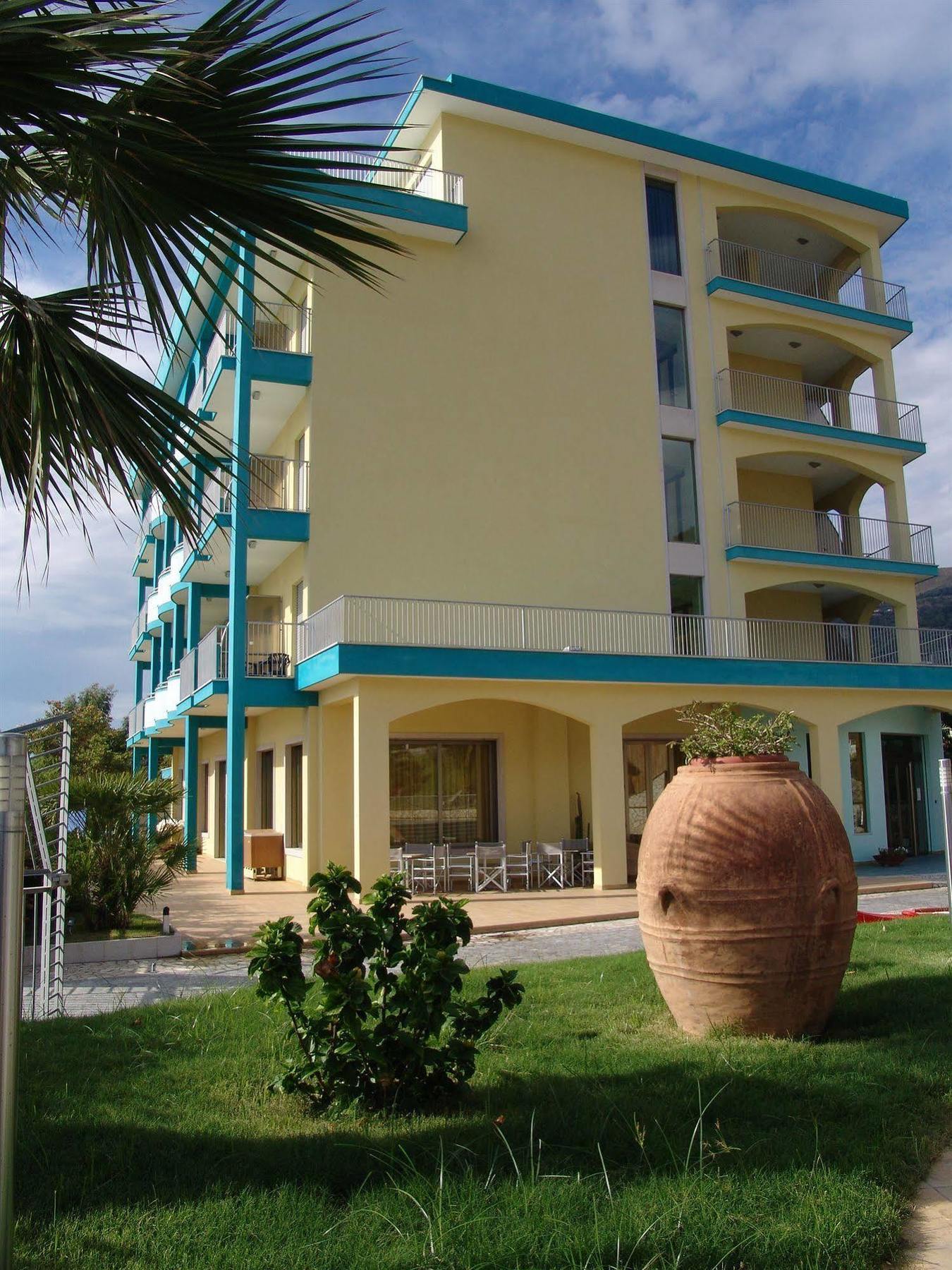 Meridian Hotel Guardia Piemontese Terme Exterior foto